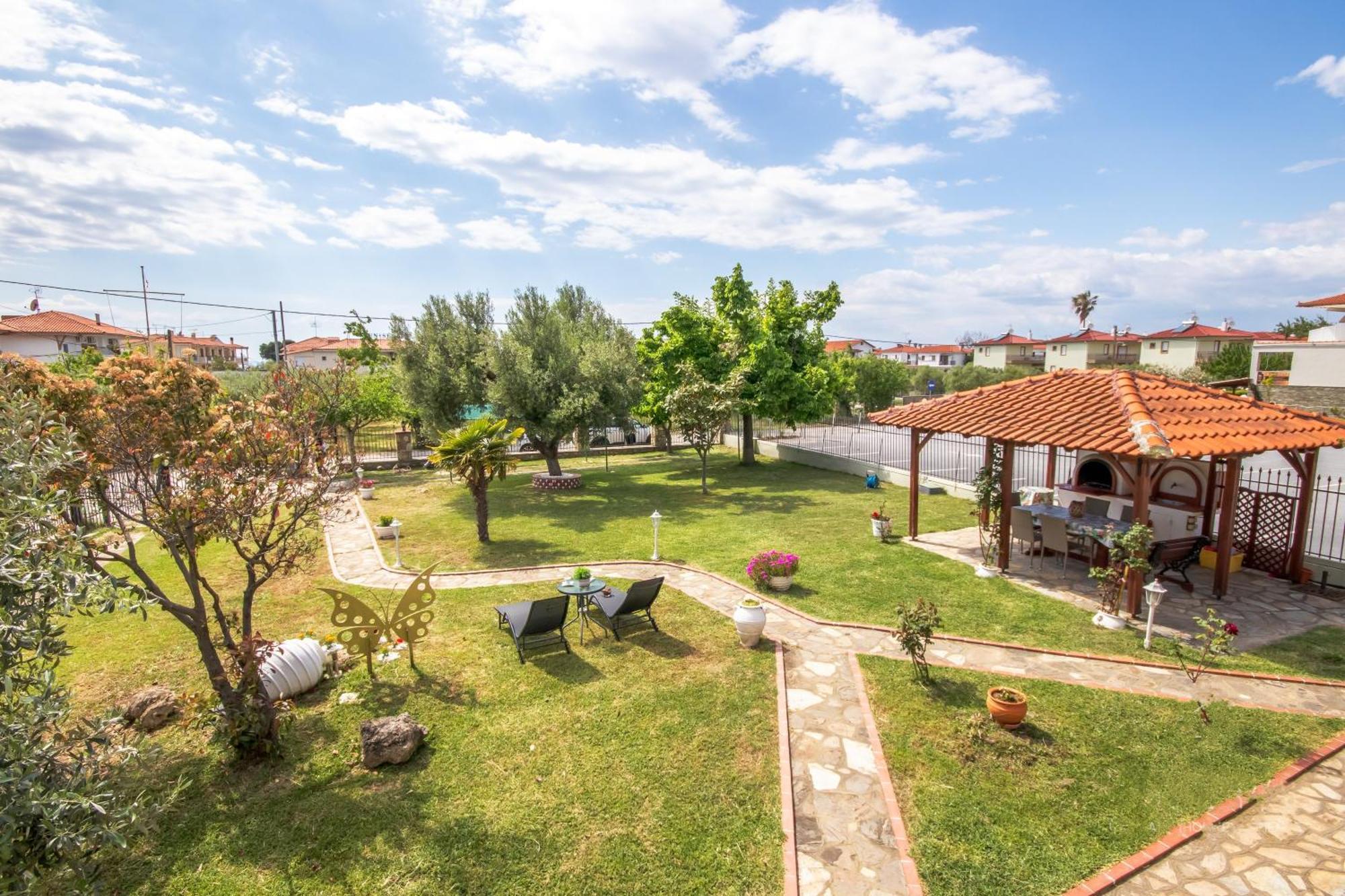 Private 6-Bdrm Villa With Garden 150M To Beach Paradisos Zewnętrze zdjęcie
