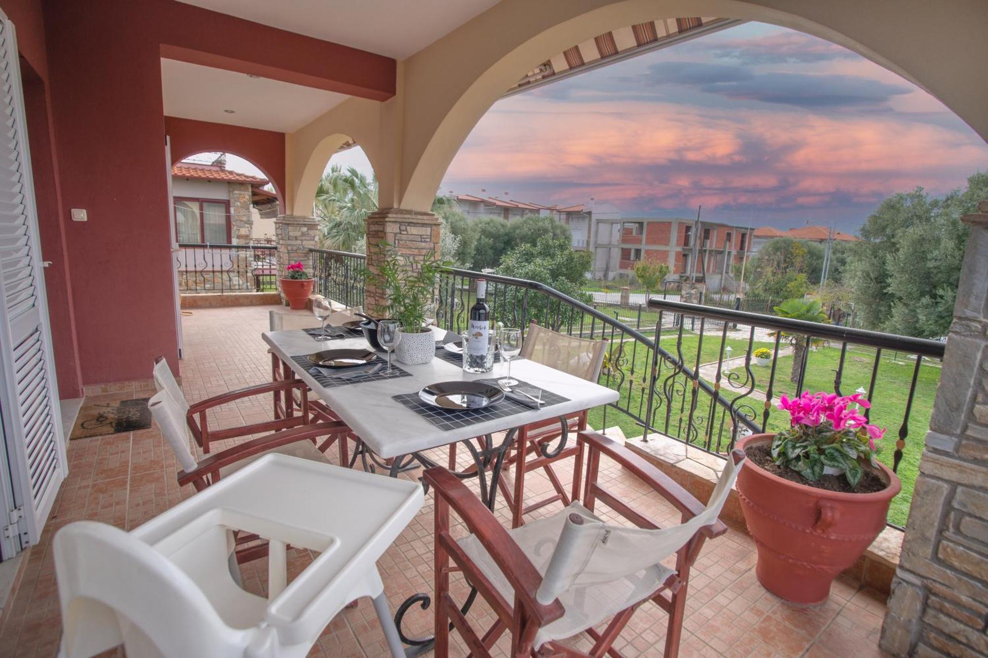 Private 6-Bdrm Villa With Garden 150M To Beach Paradisos Zewnętrze zdjęcie