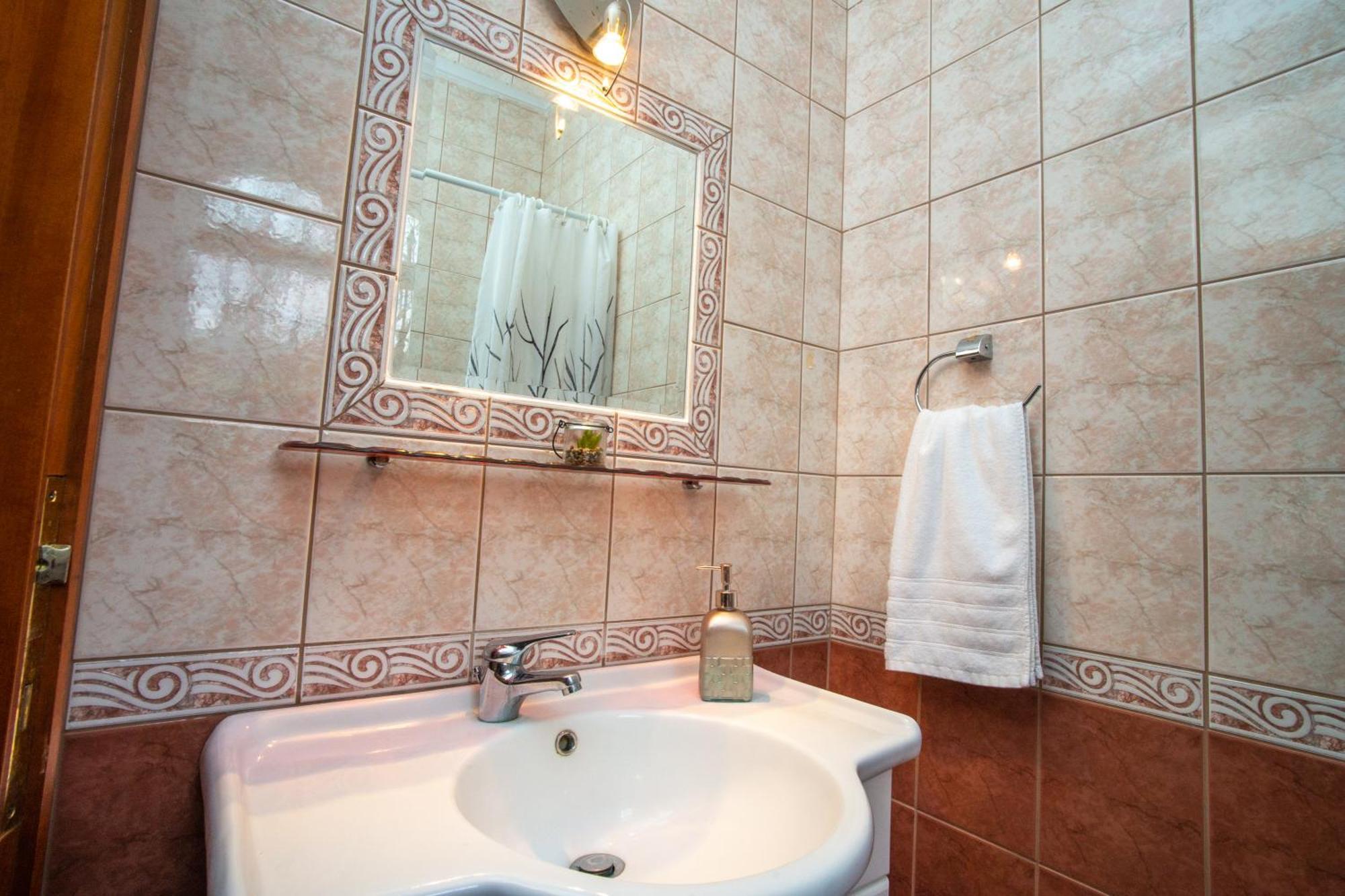 Private 6-Bdrm Villa With Garden 150M To Beach Paradisos Zewnętrze zdjęcie