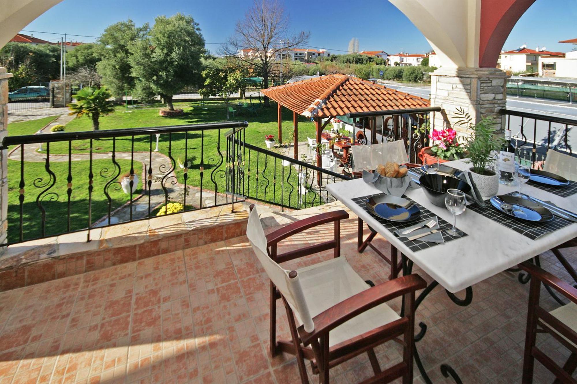 Private 6-Bdrm Villa With Garden 150M To Beach Paradisos Zewnętrze zdjęcie