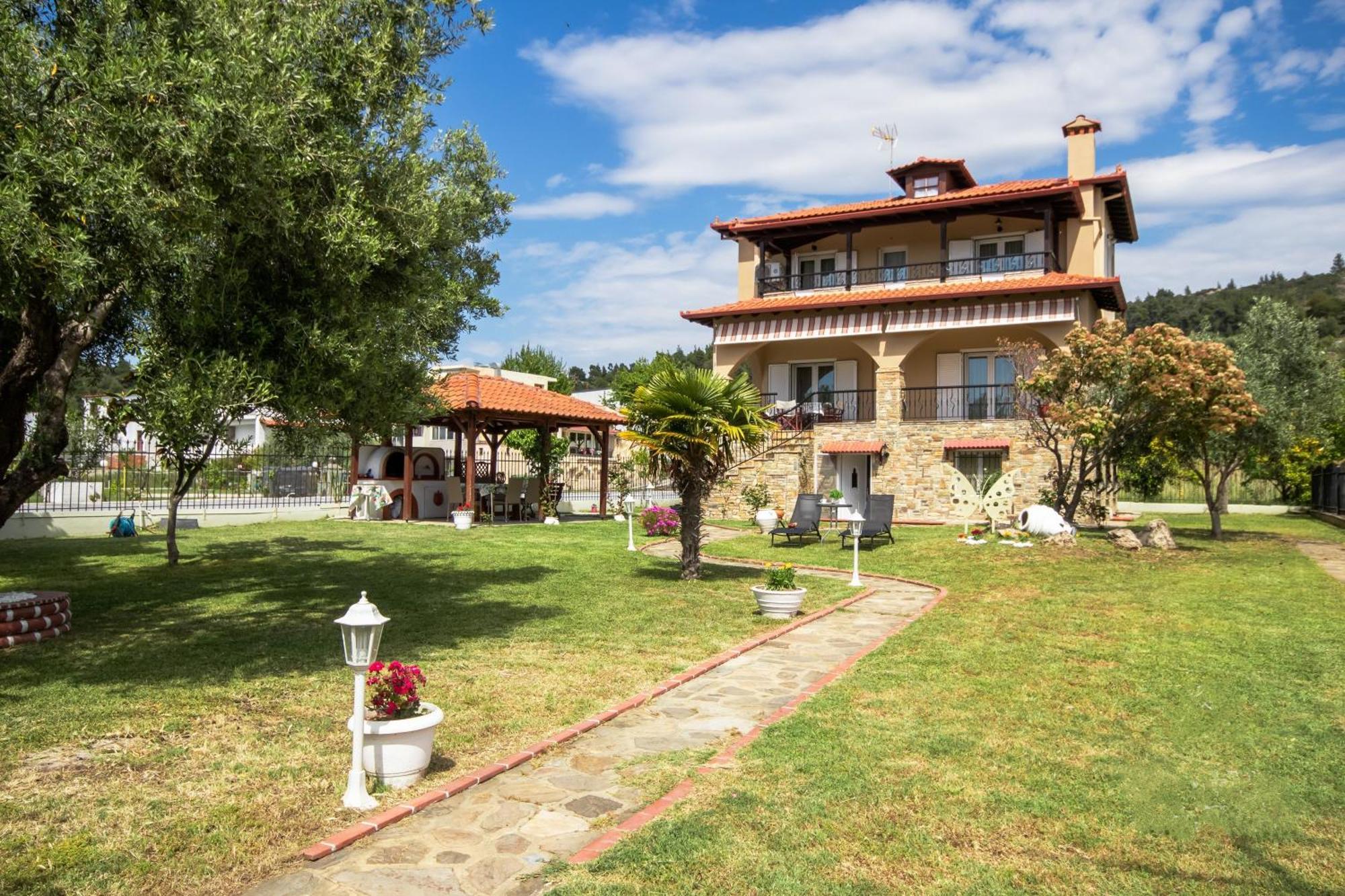 Private 6-Bdrm Villa With Garden 150M To Beach Paradisos Zewnętrze zdjęcie